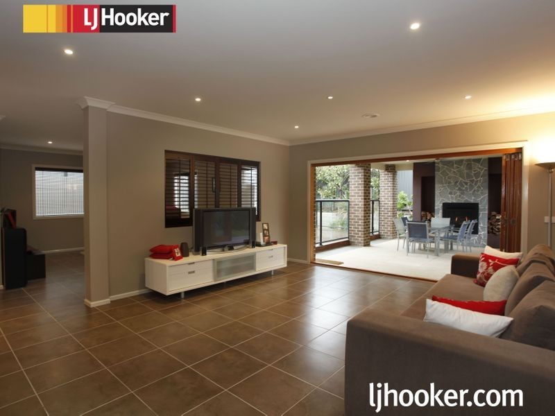 1 Michigan Grange, Pakenham VIC 3810