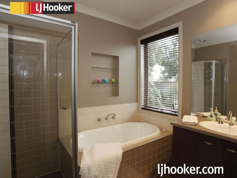 1 Michigan Grange, Pakenham VIC 3810