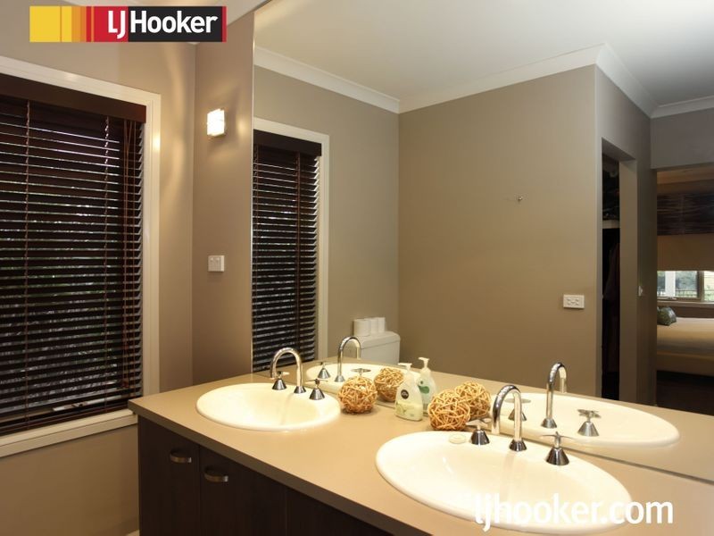 1 Michigan Grange, Pakenham VIC 3810