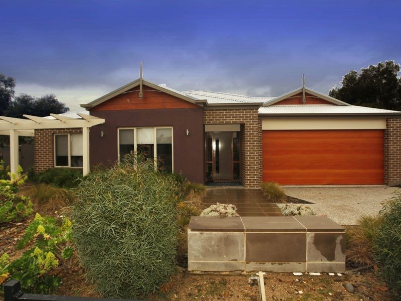 1 Michigan Grange, Pakenham VIC 3810