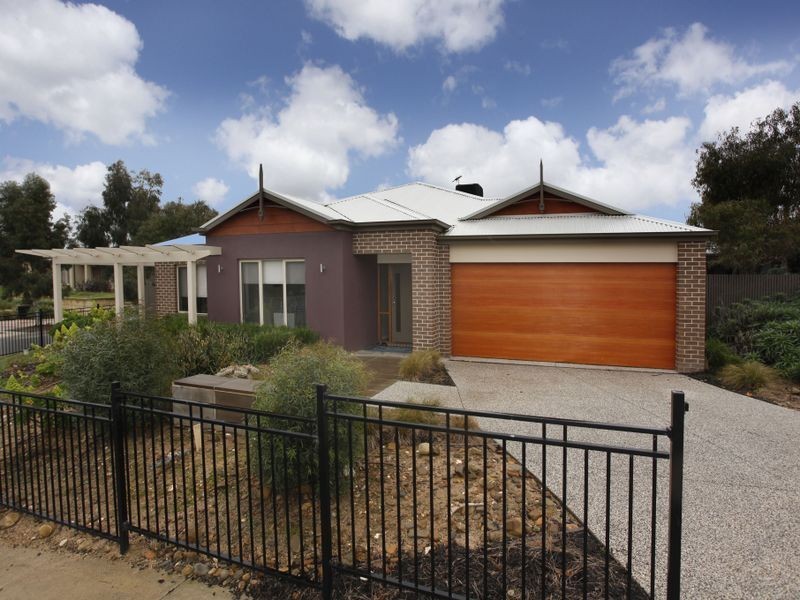 1 Michigan Grange, Pakenham VIC 3810