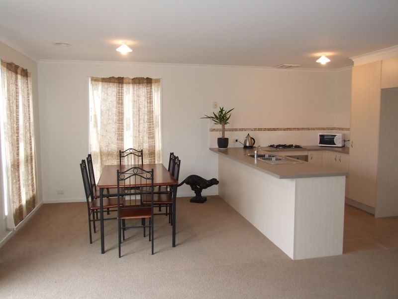 30 Kimberley Grove, Pakenham VIC 3810