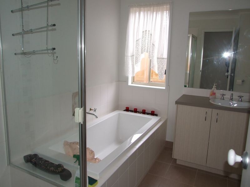 30 Kimberley Grove, Pakenham VIC 3810