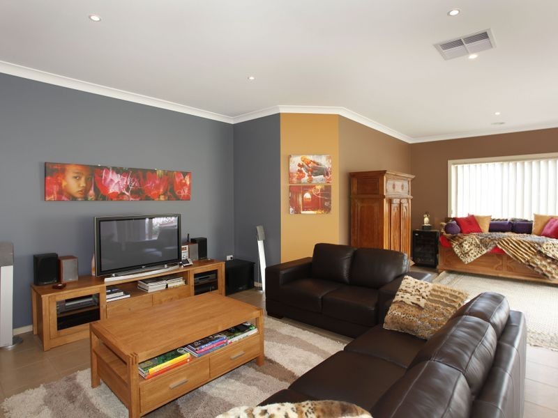 35 Bluehills Boulevard, Pakenham VIC 3810