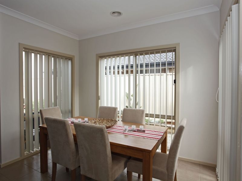 35 Bluehills Boulevard, Pakenham VIC 3810