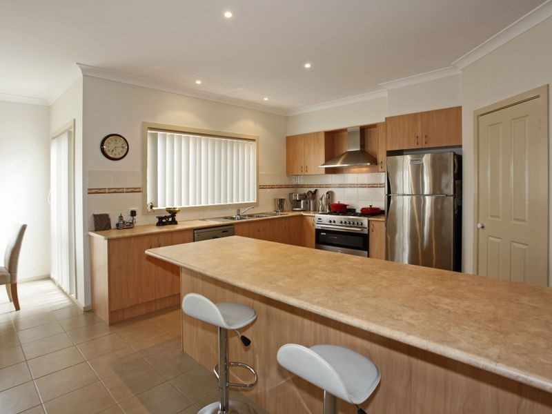 35 Bluehills Boulevard, Pakenham VIC 3810