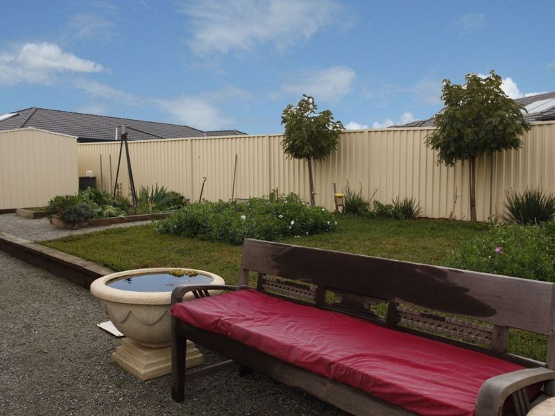 35 Bluehills Boulevard, Pakenham VIC 3810