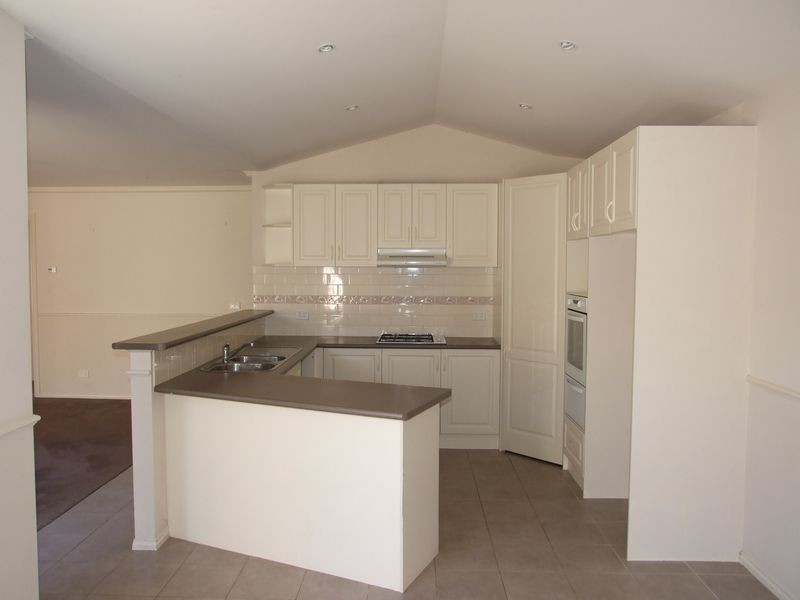 52 Ben Drive, Pakenham VIC 3810