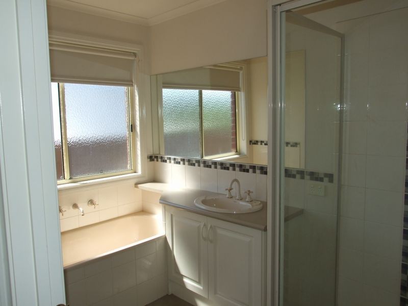 52 Ben Drive, Pakenham VIC 3810