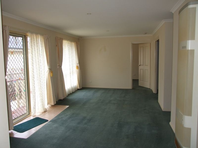 17 Meaby Drive, Pakenham VIC 3810