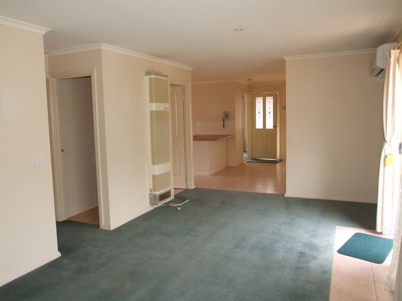 17 Meaby Drive, Pakenham VIC 3810