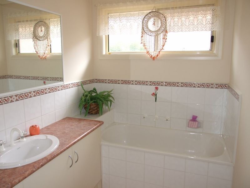 17 Meaby Drive, Pakenham VIC 3810