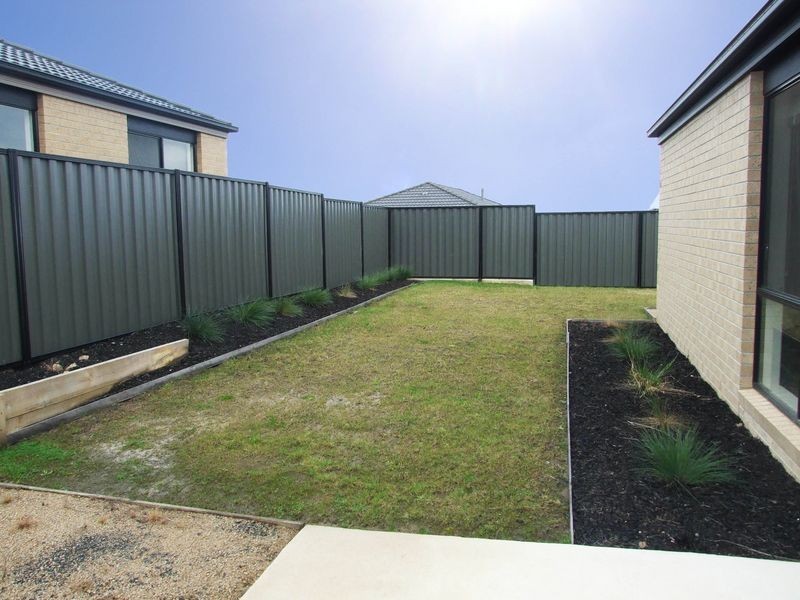 15 Adrian Drive, Pakenham VIC 3810