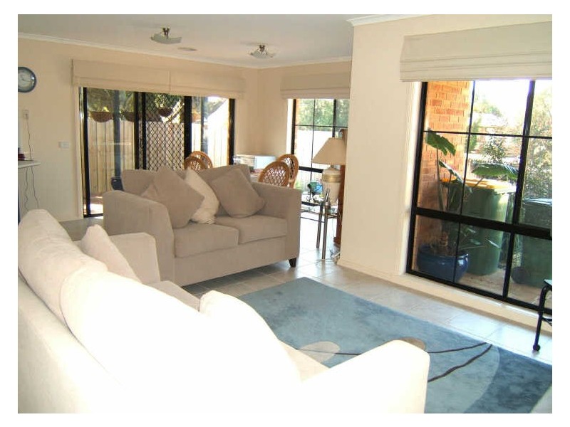 1/15 Mill Street, Pakenham VIC 3810