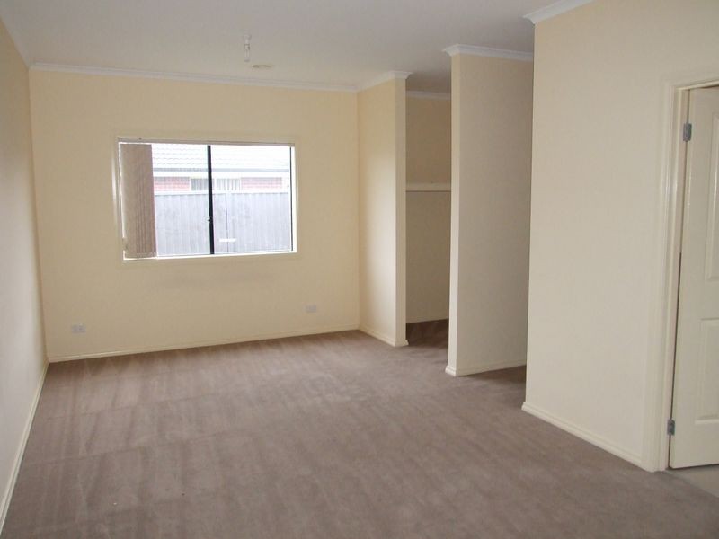 9 Downing Square, Pakenham VIC 3810