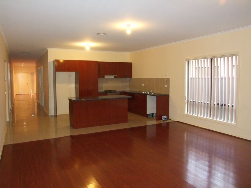 9 Downing Square, Pakenham VIC 3810