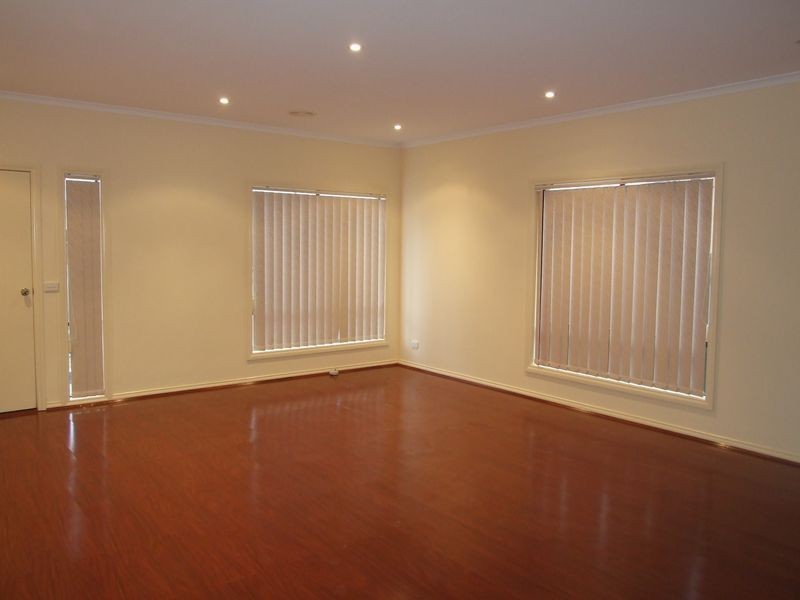 9 Downing Square, Pakenham VIC 3810