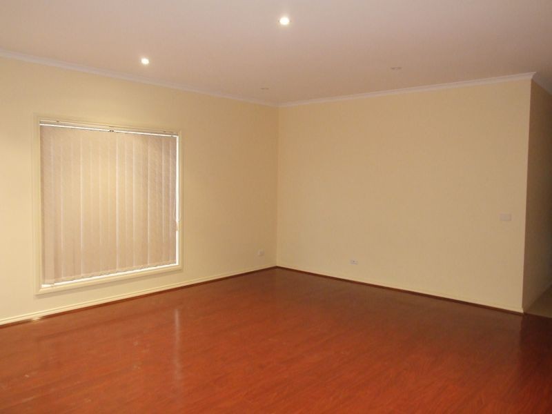 9 Downing Square, Pakenham VIC 3810