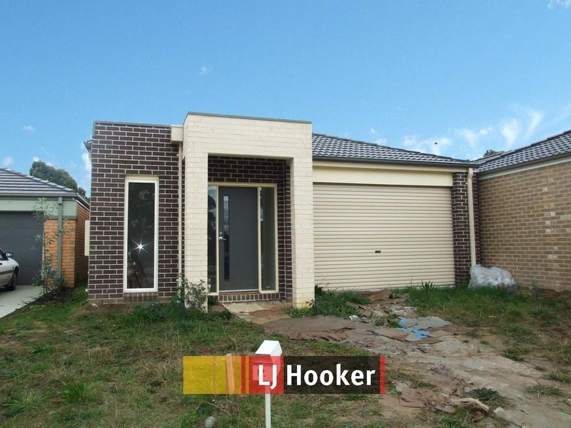 12 Versace Court, Pakenham VIC 3810