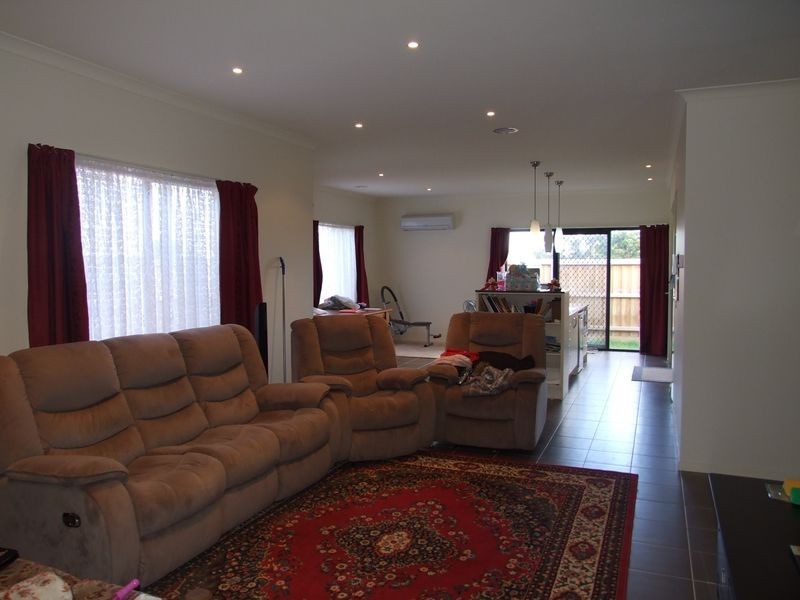 8 Georgetown Way, Officer VIC 3809