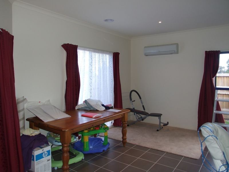 8 Georgetown Way, Officer VIC 3809