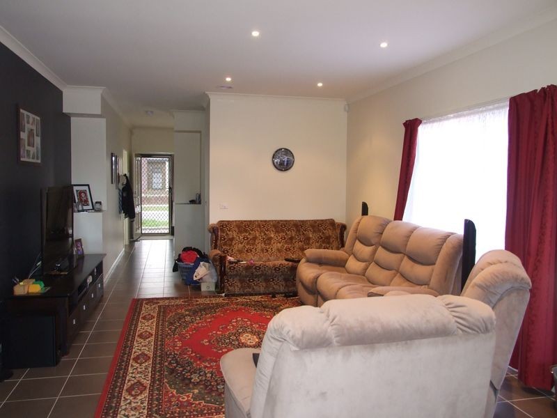 8 Georgetown Way, Officer VIC 3809