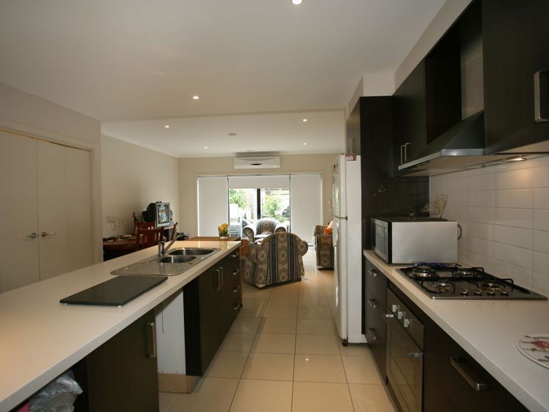 8 Dealbata Lane, Pakenham VIC 3810