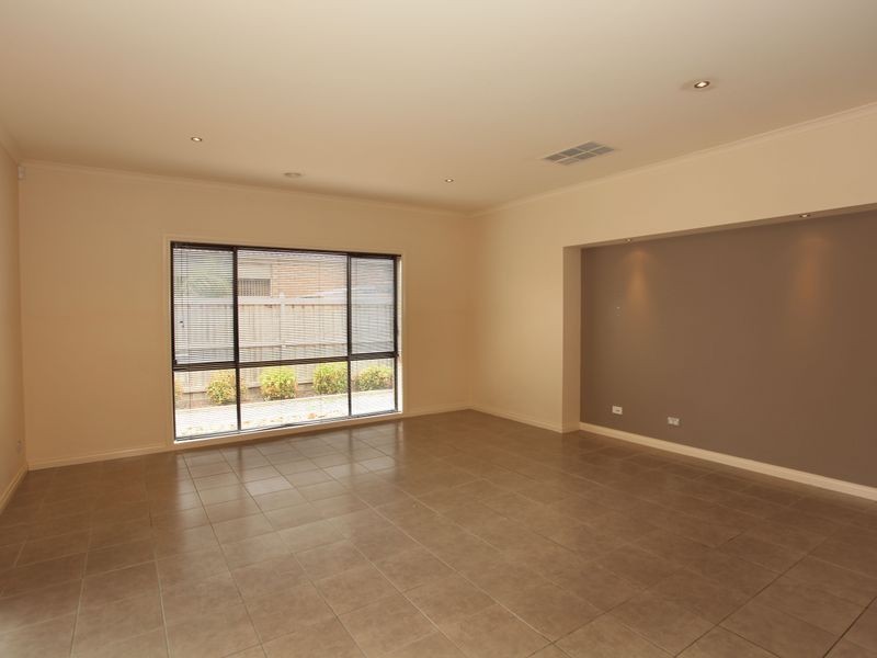 13 Reidel Avenue, Pakenham VIC 3810