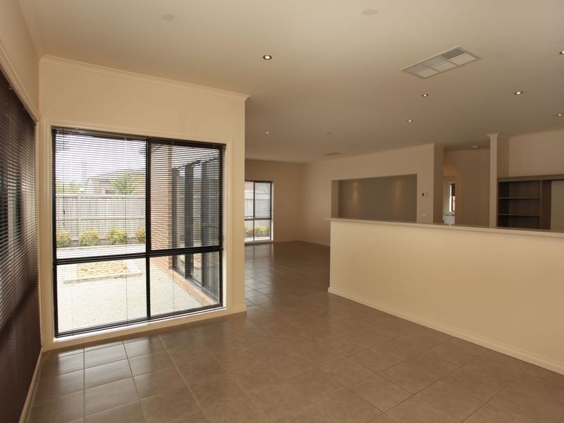 13 Reidel Avenue, Pakenham VIC 3810