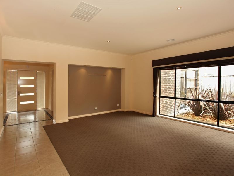 13 Reidel Avenue, Pakenham VIC 3810