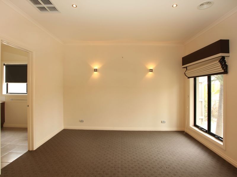 13 Reidel Avenue, Pakenham VIC 3810