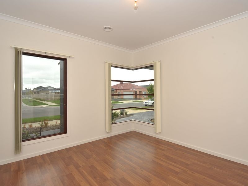 41 Flinders Park Drive, Officer VIC 3809