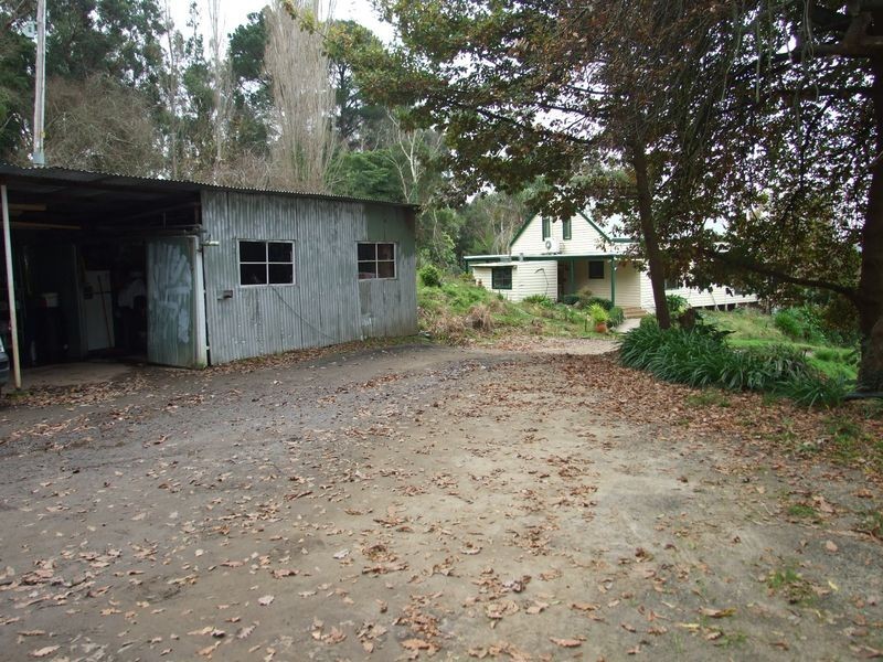 211 Old Gembrook Road, Pakenham Upper VIC 3810
