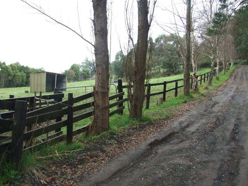 211 Old Gembrook Road, Pakenham Upper VIC 3810