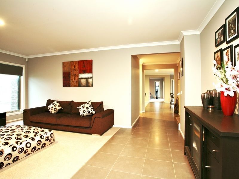 54 Everly Circuit, Pakenham VIC 3810