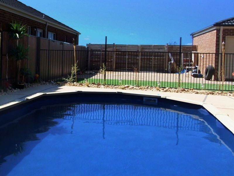 54 Everly Circuit, Pakenham VIC 3810