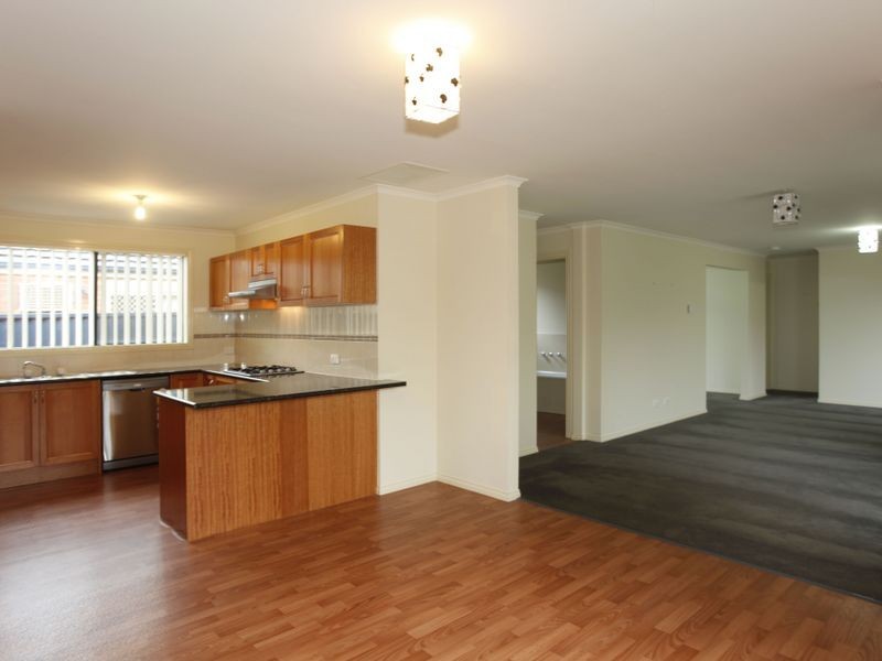 40 Laurina Link, Pakenham VIC 3810