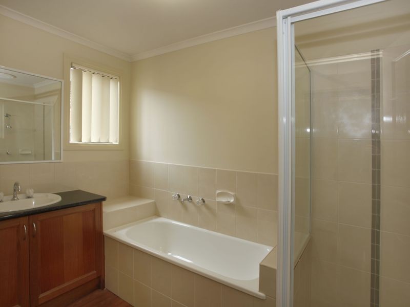 40 Laurina Link, Pakenham VIC 3810