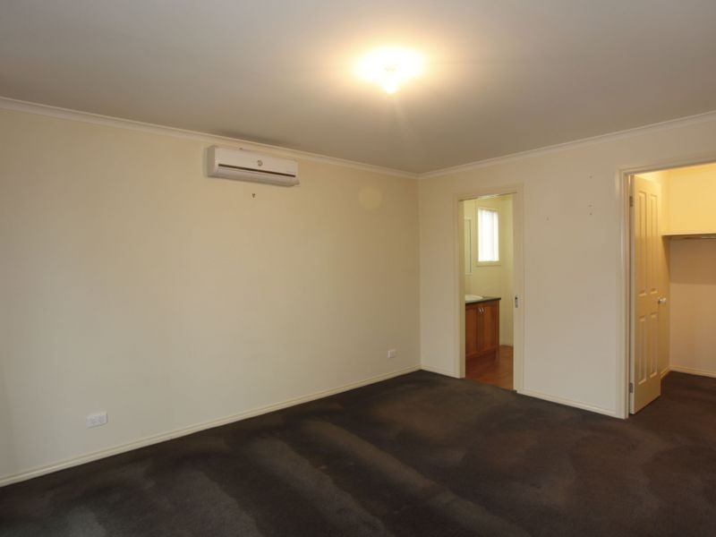 40 Laurina Link, Pakenham VIC 3810