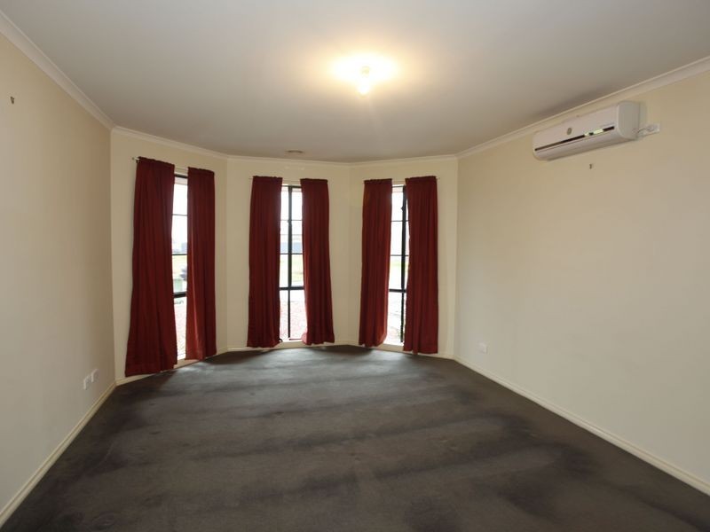 40 Laurina Link, Pakenham VIC 3810