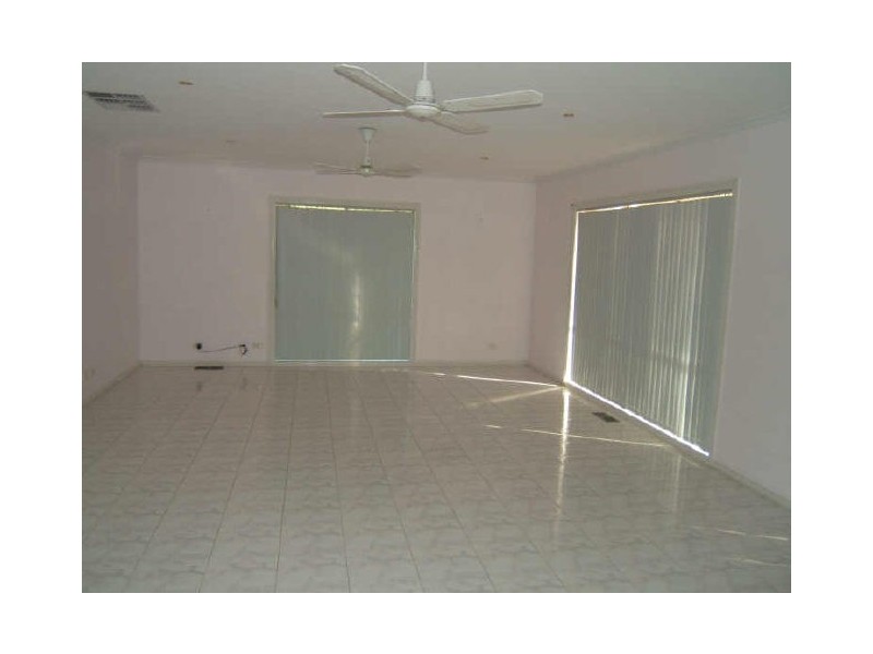 16 McGill Court, Pakenham VIC 3810