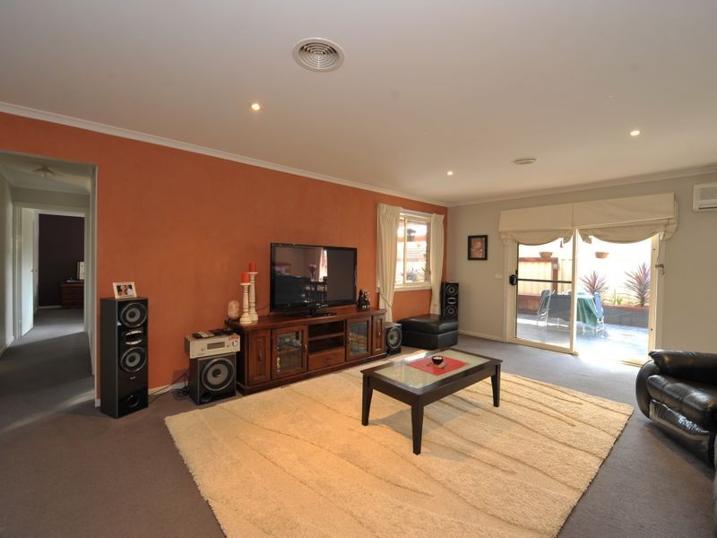 13 Teal Place, Pakenham VIC 3810