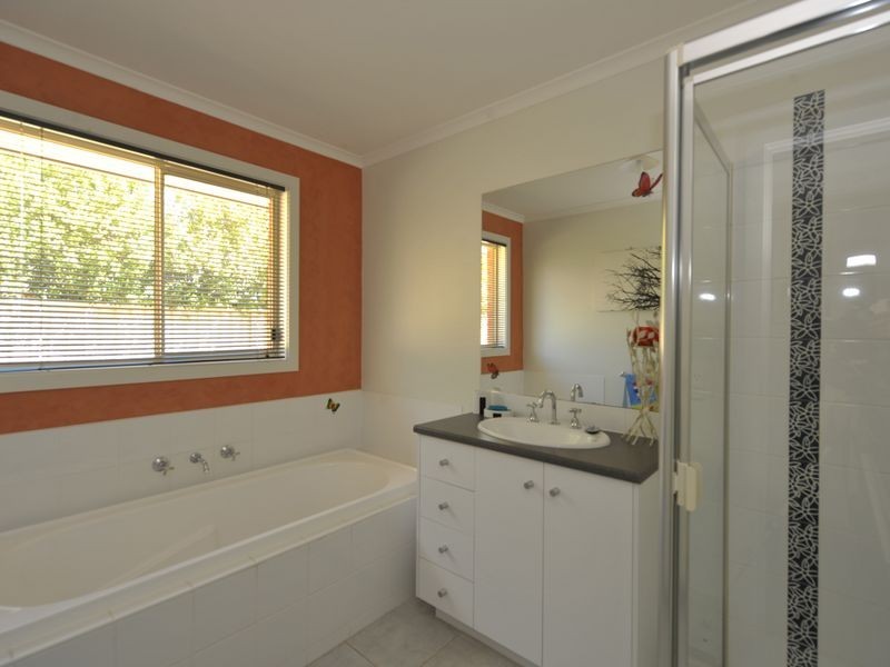 13 Teal Place, Pakenham VIC 3810