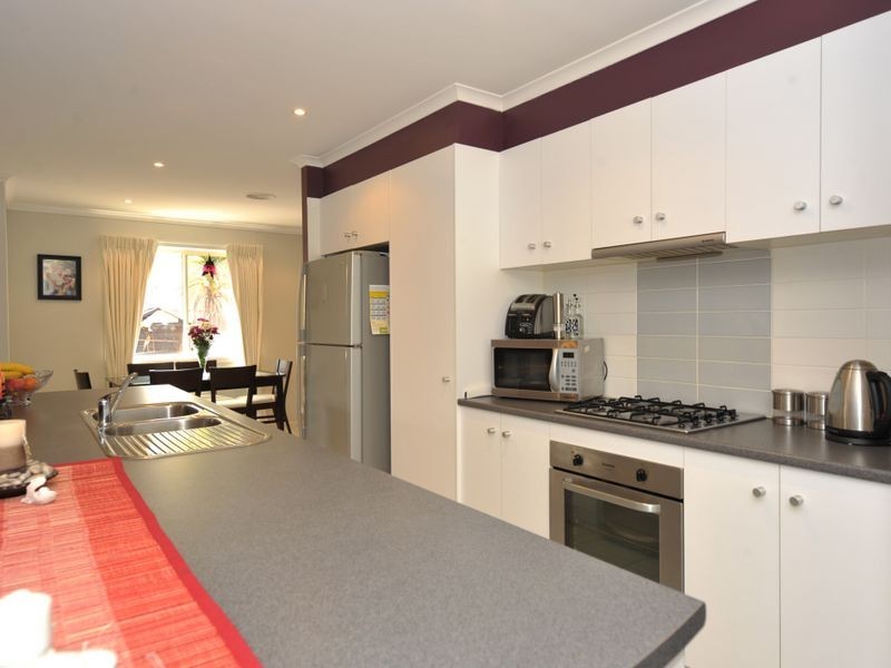 13 Teal Place, Pakenham VIC 3810