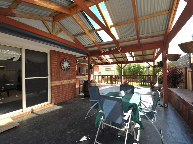 13 Teal Place, Pakenham VIC 3810