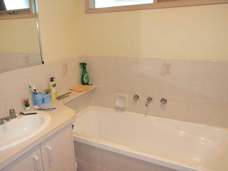 9 Osborn Grove, Pakenham VIC 3810