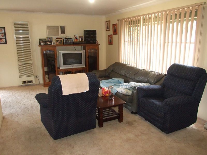 9 Osborn Grove, Pakenham VIC 3810