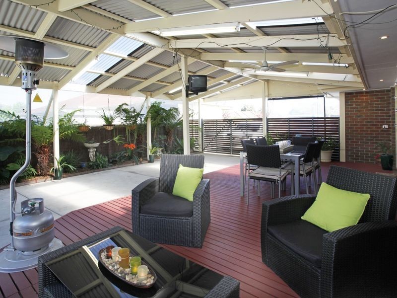 2 Daniel Court, Pakenham VIC 3810