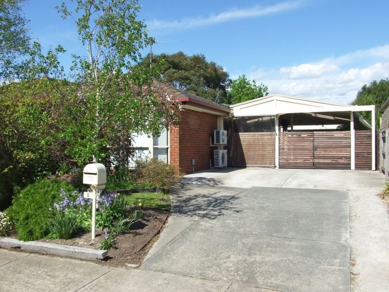 2 Daniel Court, Pakenham VIC 3810