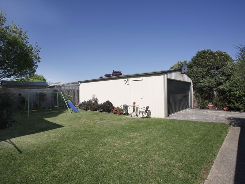 2 Daniel Court, Pakenham VIC 3810